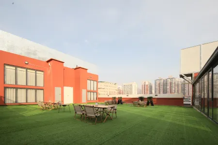 Jinfeng Hotel (Wuhan Huanghelou Shouyi Road Subway Station Branch) Отели рядом со станцией Wuchang Railway Station