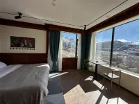 Laigu Glacier Yalasuo Homestay