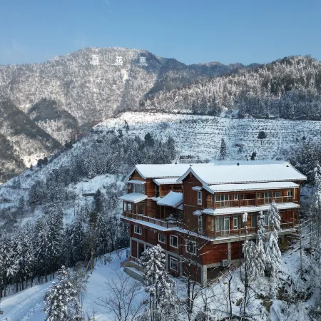 Homestays in Baihuazhai Scenic Area