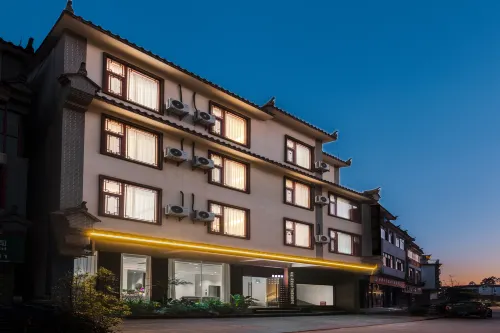 Chatting · Zhinanfeng Banshan Garden Smart Hotel (Pu'er High-Speed Railway Station)