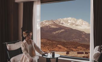 Muye Mountain Residence · Golden Light on the Snow Mountains(Baisha Ancient Town Branch)