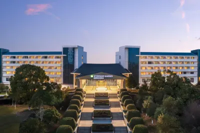 WYNDHAM GARDEN QIANJIANG DOWNTOWN Các khách sạn ở Kiềm Giang