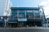 GREN PLACE near Baclaran Airport Road by RedDoorz Hotels in Paranaque