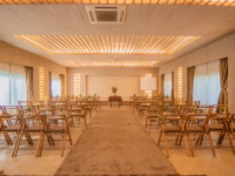 バラヒ ジャングル ロッジ チトワンのホテル