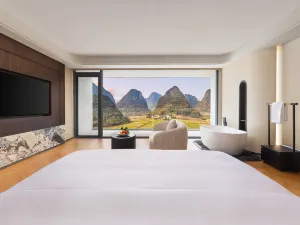 VOCO Guilin Yangshuo (Ten-mile Gallery at Yulong River)