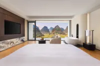 VOCO Guilin Yangshuo (Ten-mile Gallery at Yulong River)