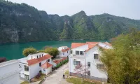 Changyang Meizheng Hotel (Qingjiang Jiuru Resort Area)