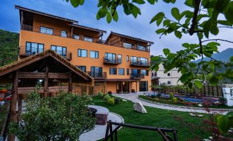 Guyu Seasons · Secret Oasis with Designer Pool & Garden Retreat (Wangxian Valley Branch)