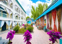 위팅쉬안 베드 앤 브렉퍼스트 (이닝 공항 류싱 거리 관광지구) Xinjiang Production and Construction Corps Radio and Television University No.4 Agricultural Division Branch 주변 호텔