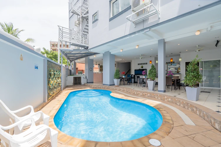 รูปภาพของโรงแรมสแควร์วัน ป่าตอง