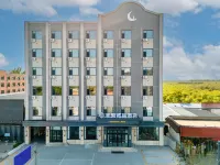 Chonpines Hotel (Xiongan New Area Anxin Baiyangdian Scenic Area Tourist Pier) Hotels in Anxin