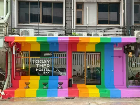 Togayther Hostel Bangkok Отели рядом с достопримечательностью «Башня Баййок 2»