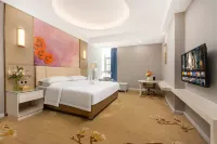Vienna International Hotel - مسبح