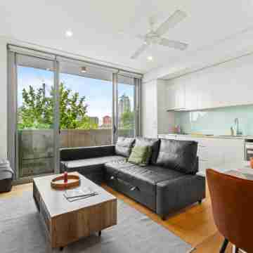 Central stylish 1 bedroom with balcony and air-con Rooms