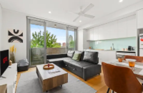 Central stylish 1 bedroom with balcony and air-con