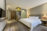 7 Days Premium Hotel (Xingyi Pingdong Avenue)
