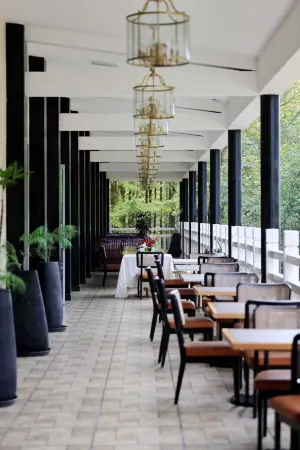 Pengzhou Luye Castle Hotel Отели рядом с достопримечательностью «Gexian Mountain»