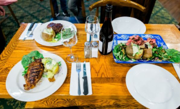 The Cambridge Hotel & Backpackers