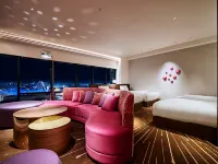 HOTEL UNIVERSAL PORT VITA Hotels near Universal City Train Station