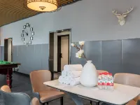 Wenshan Courtyard · Xuexiao Zhongshan Homestay (Dalian Railway Station Labor Park Subway Station) Hotels near Dalian Sightseeing Tower