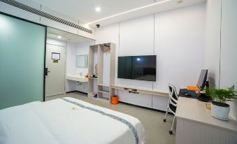 Zhujun Hotel (Neijiang High-speed Railway North Station Normal College)