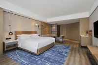 Sheraton Grand Xiamen Jimei Hotels near Huaqiao University