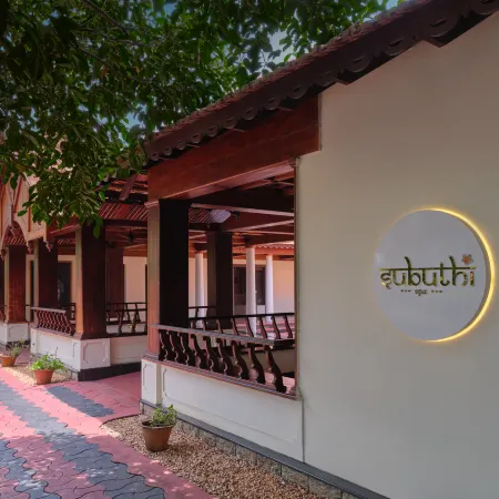 Sterling Lake Palace Alleppey