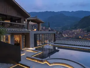 Luanxi Yunshe Humanities Hotel (Xijiang Qianhu Miao Village Observation Deck Branch)