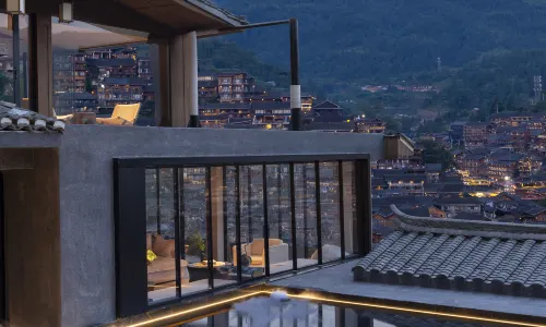 Luanxi Yunshe Humanities Hotel (Xijiang Qianhu Miao Village Observation Deck Branch)