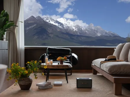 Qíng Shān Yuè Panorama Design Resort & Villas (Jade Dragon & White Sand, Lijiang) Отели рядом с достопримечательностью «Yuzhu Qingtian Scenic Resort»