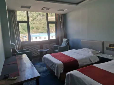 Wuqi Jiujiuhong Hotel