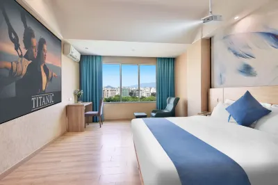 Baihe Hotel (Yangxi West Lake Branch) Hotel dekat Dazhou Ancient Village