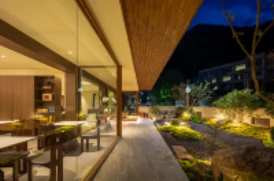 Hailuogou Yunman Warm Resort Hotel