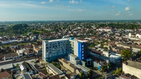 Aston Inn Lumajang Отели рядом с достопримечательностью «Masjid Al-Itqon»