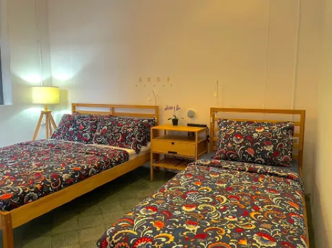 อยู่ คาเฟ่โฮสเทล