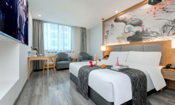 Crescent Moon Hotel (Chengdu Chunxi Road Tianfu Square Station)
