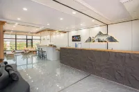 Golmud Kunlun Secret Realm Lakeside Wild Luxury Resort