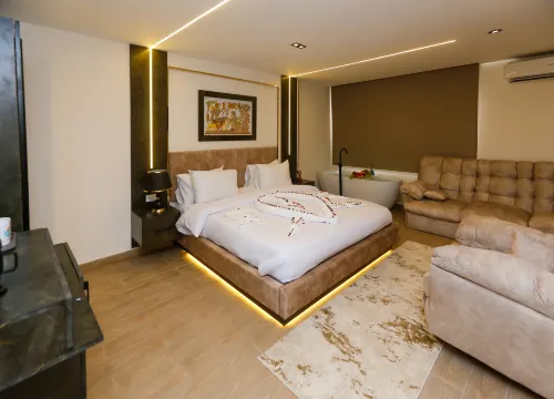 Crowne Pyramids Palace