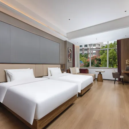 Haofeng Wyndham Hotel (Lincang Municipal Government Yulong Lake Park)