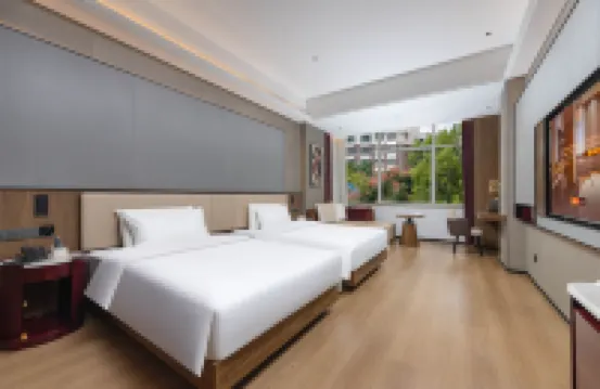 Haofeng Wyndham Hotel (Lincang Municipal Government Yulong Lake Park) Hotels near Lincang Teachers' College