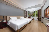 Haofeng Wyndham Hotel (Lincang Municipal Government Yulong Lake Park) Hotels in Lincang
