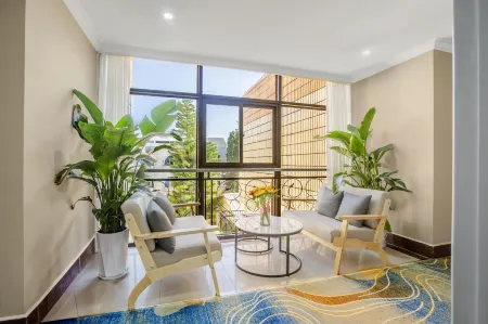 Dianchi Yishe Homestay (Haigeng Dam Branch of Dianchi Lake) Отели рядом с достопримечательностью «CPC Yunnan Provincial Committee Party School»