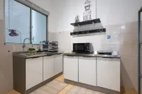 Green Villa Apartment by Favspace