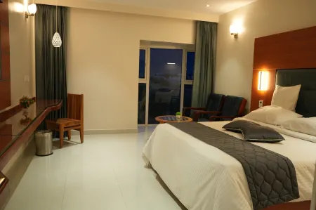 HOTEL KRITHICK GRAND Отели в г. Тхени