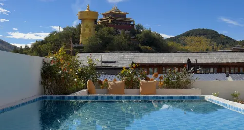 Chantia·Left Bank | French Designer Hotel (Dukezong Ancient Town Giant Buddha Prayer Wheel Shop)