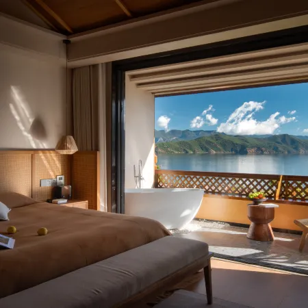 Lugu Lake suven Resort