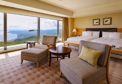 더 윈저 호텔 토야의 웅장한 외관과 로비