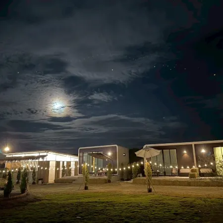 LeLaNa Farmstay Camping Отели рядом с достопримечательностью «Ресторан Ribs Mann»