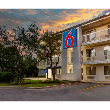 Motel 6 Rolling Meadows, IL - Chicago Northwest