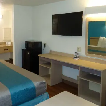 Motel 6 Columbus, MS